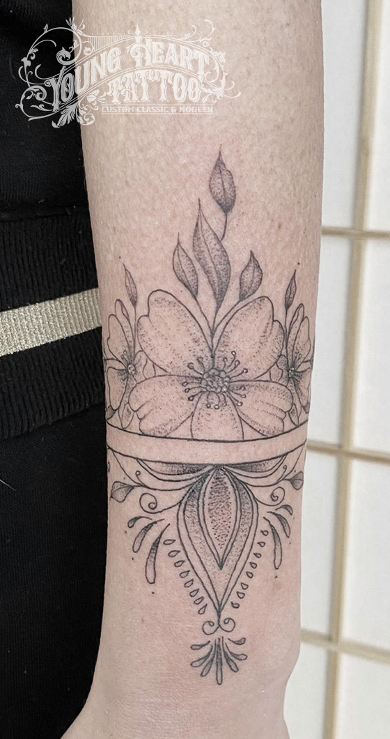 YoungHeartTattoo_MandalaFloral_560x1060